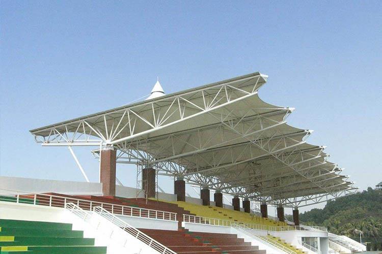 使用的膜没有毒无害，从生产到加工，使用寿命长，对环境没任何影响，并且自动发光