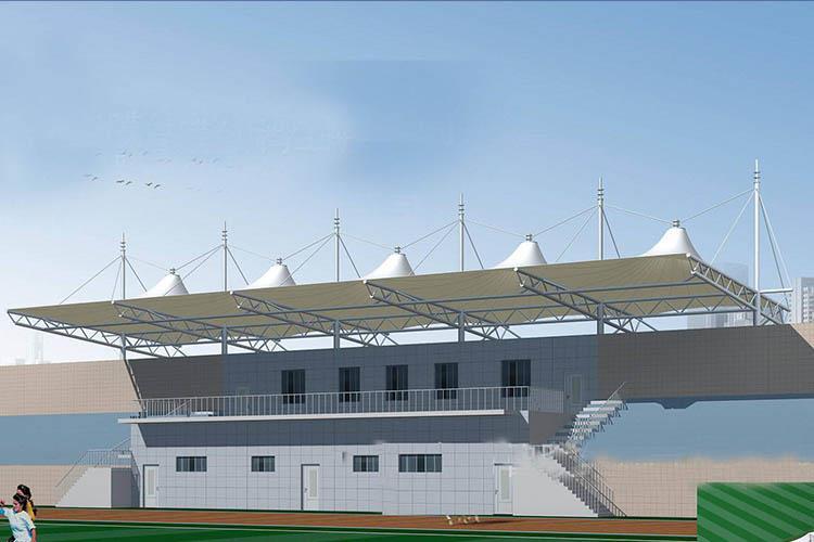 膜结构以其美丽的曲线形状而具有吸引力，与周围的建筑一样令人耳目一新