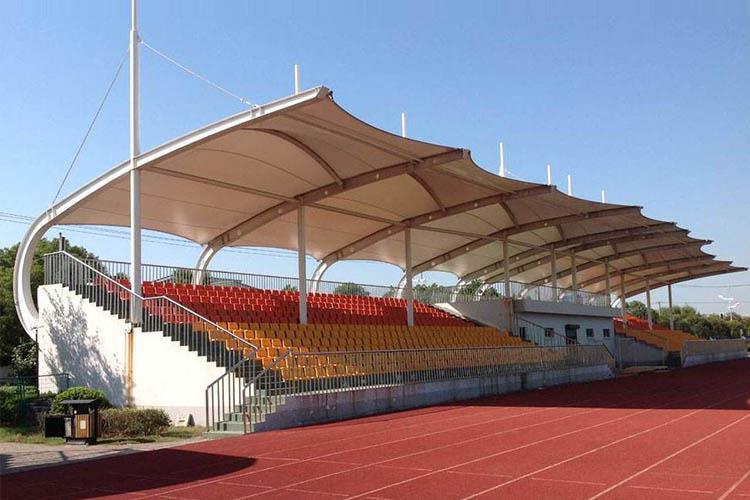 加上我们设计采用置换通风原理，使我们充气膜结构通风效能比大大高于普通通风效果