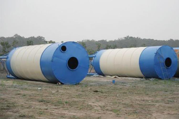 散装水泥罐封闭式的储存散装物料的罐体。适合储存水泥等散装物料的罐体，一般用于混凝土搅拌站的散装水泥的储存