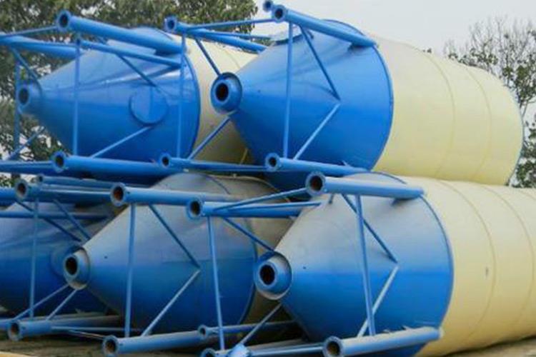 水泥罐是一种封闭式的储存散装物料的罐体，适合于中等规模以上的建筑施工