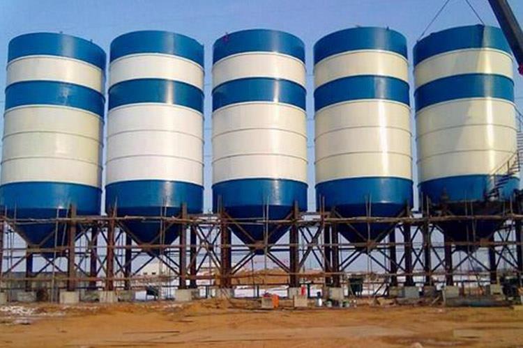 适合储存粮食、水泥、粉煤灰等各种散装物料，罐体上装有料位系统，能够显示物料的位置和多少